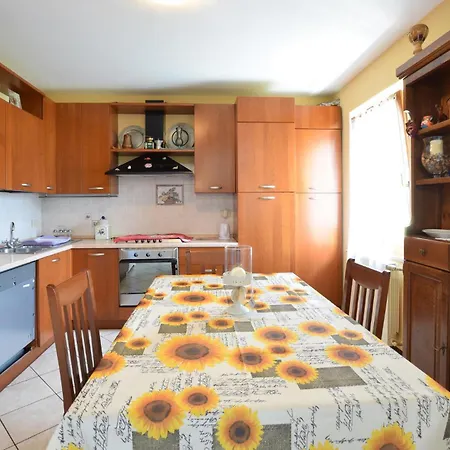 Feriehus 2 Bedroom Pet Friendly In Cerreto